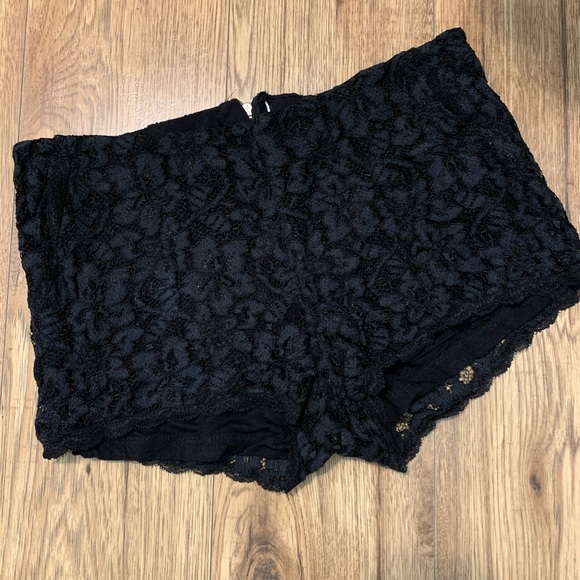 ☀️ 4/$25 BLUENOTES | Black Lace Shorts - Picture 2 of 3